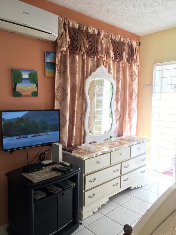 #D1 Castle Studio Wifi King Bed Ocho Rios Jamaica Екстер'єр фото